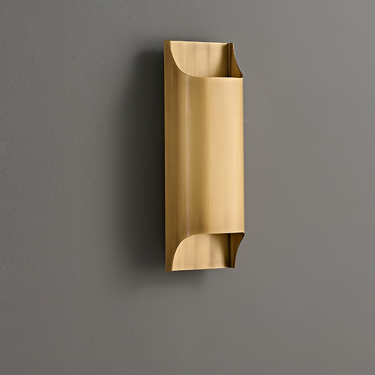 Applique da parete moderna curva in ottone con LED a 1 luce