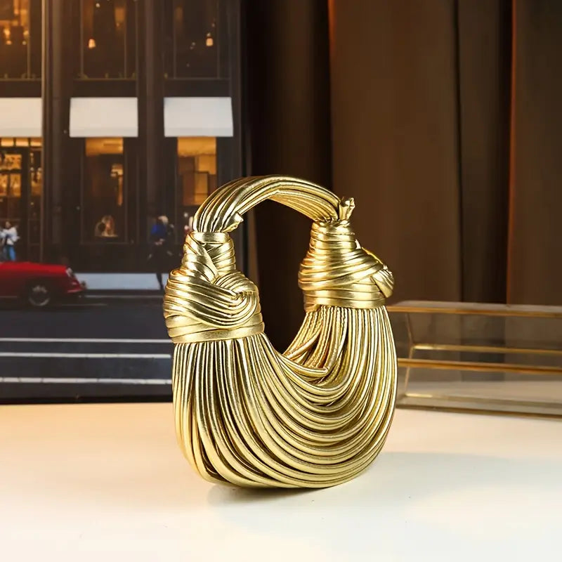 DECLARACIÓN GLAMUROSA | BOLSO DE NOCHE METÁLICO ESCULTÓRICO