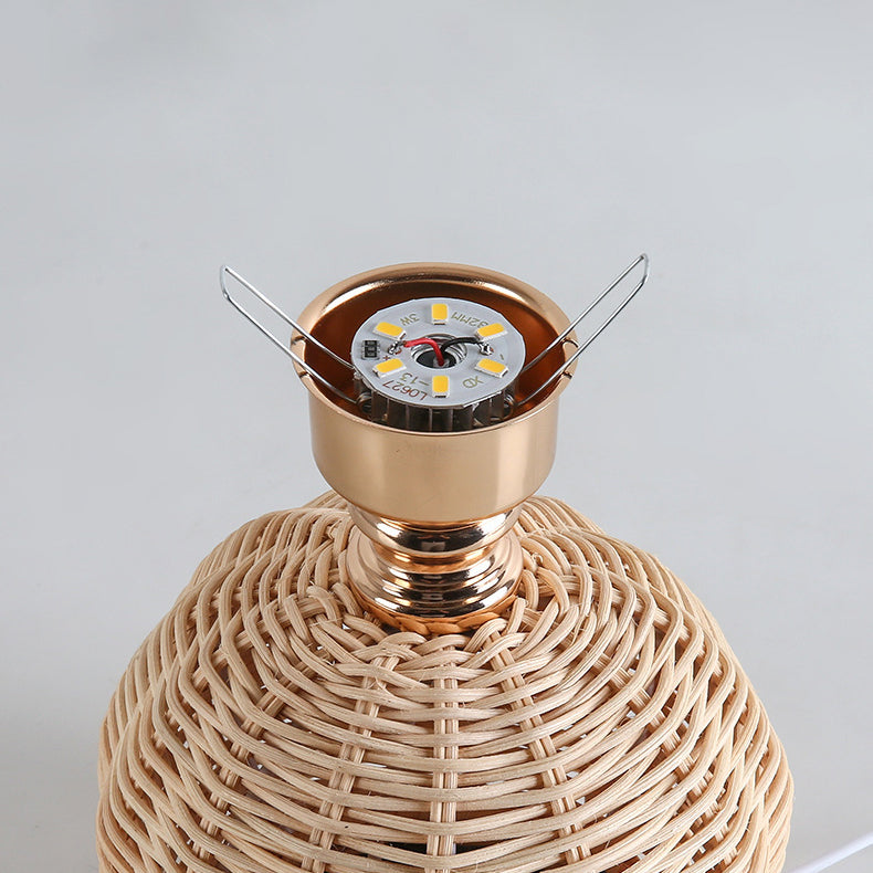 Nordische Rattan-Faltenstoff konische LED-Tischlampe 1-Flammig