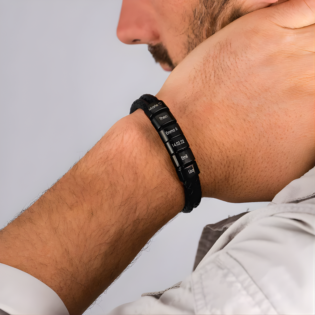 Pulsera Negra para Hombre con Cuentas Grabadas