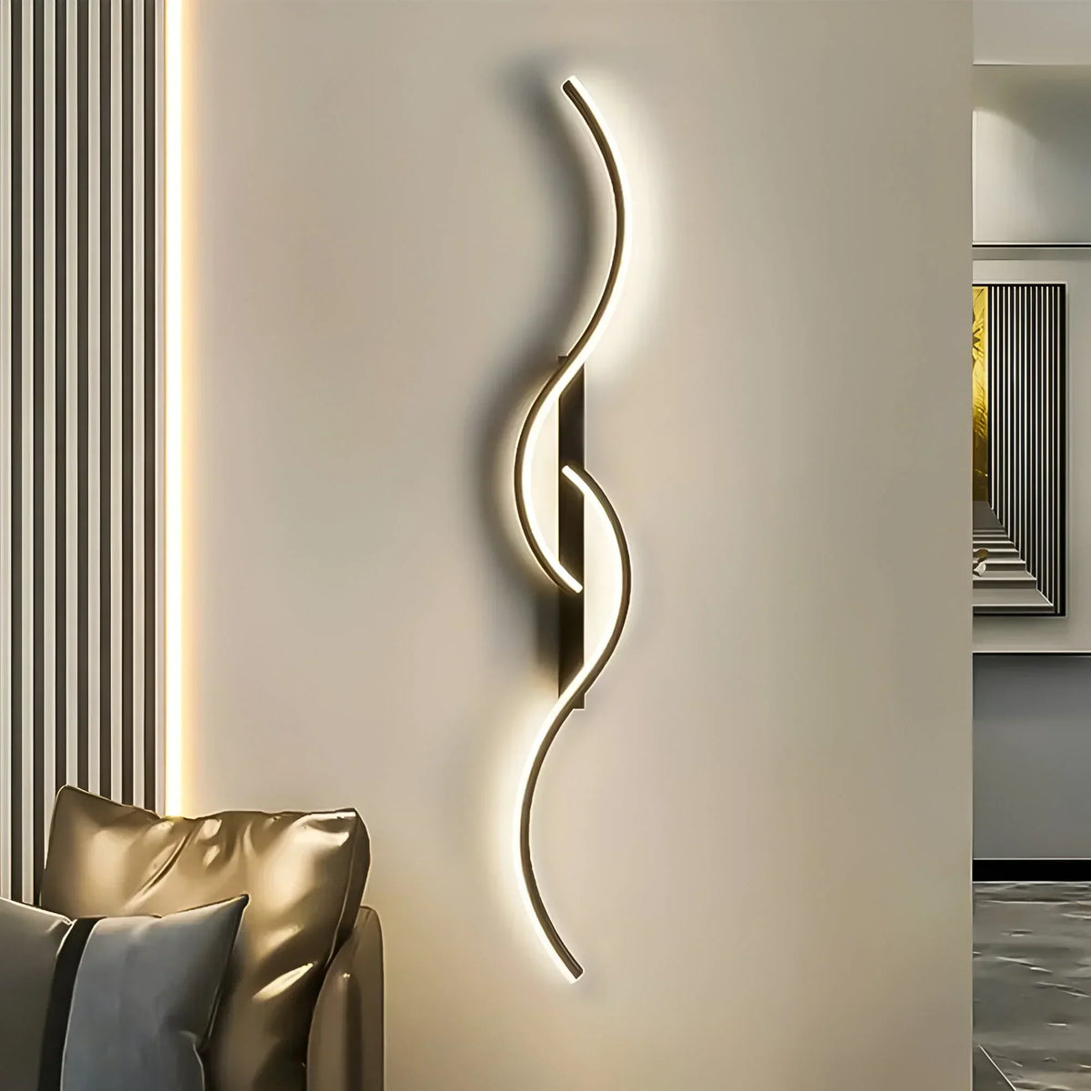 WaveGlow – Elegante gebogene Wandleuchte