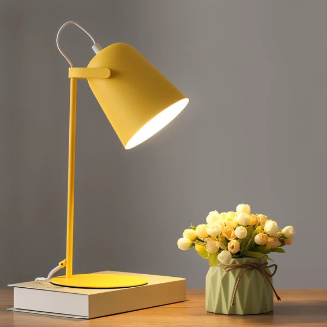 Lampada da tavolo minimalista moderna in metallo a cono LED 1 luce
