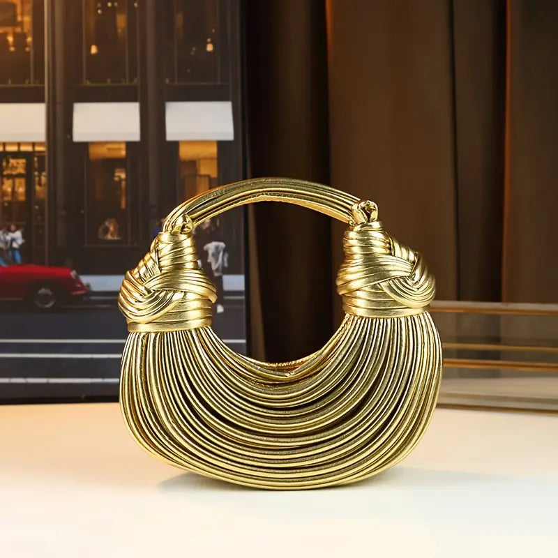 DECLARACIÓN GLAMUROSA | BOLSO DE NOCHE METÁLICO ESCULTÓRICO