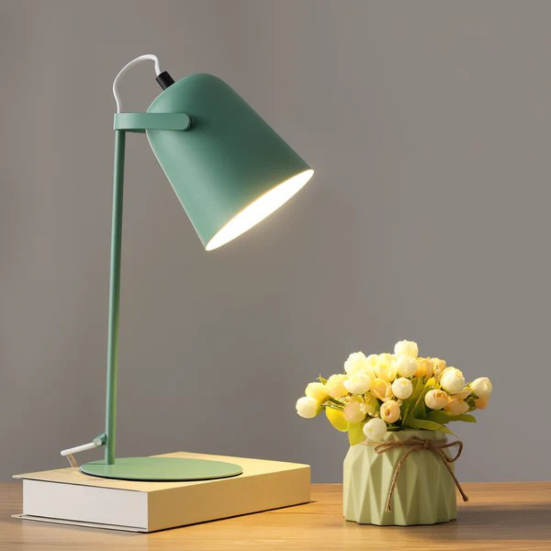 Lampada da tavolo minimalista moderna in metallo a cono LED 1 luce