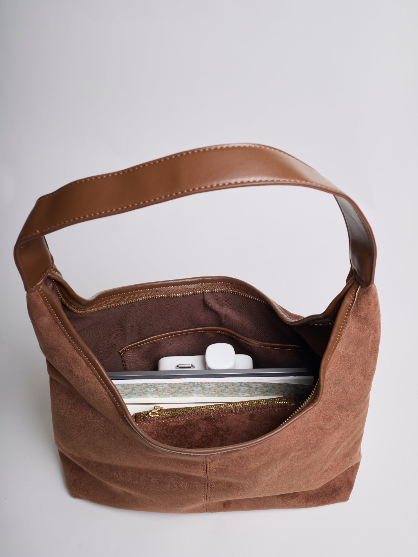 HÅNDTASKE | RUSKIND HOBO-TASKE MED MINIMALISTISK DESIGN OG ENKELT REM