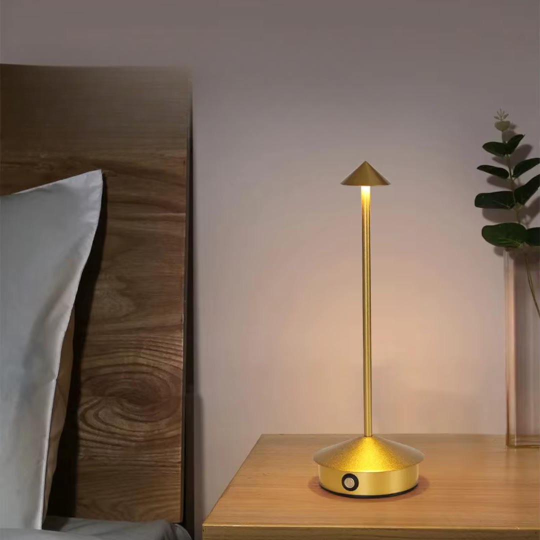 Moderner Aluminium Kegel LED wiederaufladbare Tischlampe 1-Flammig