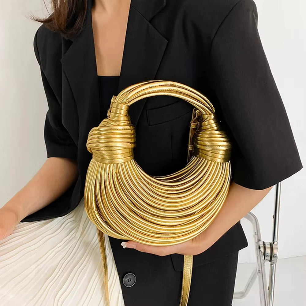 DECLARACIÓN GLAMUROSA | BOLSO DE NOCHE METÁLICO ESCULTÓRICO