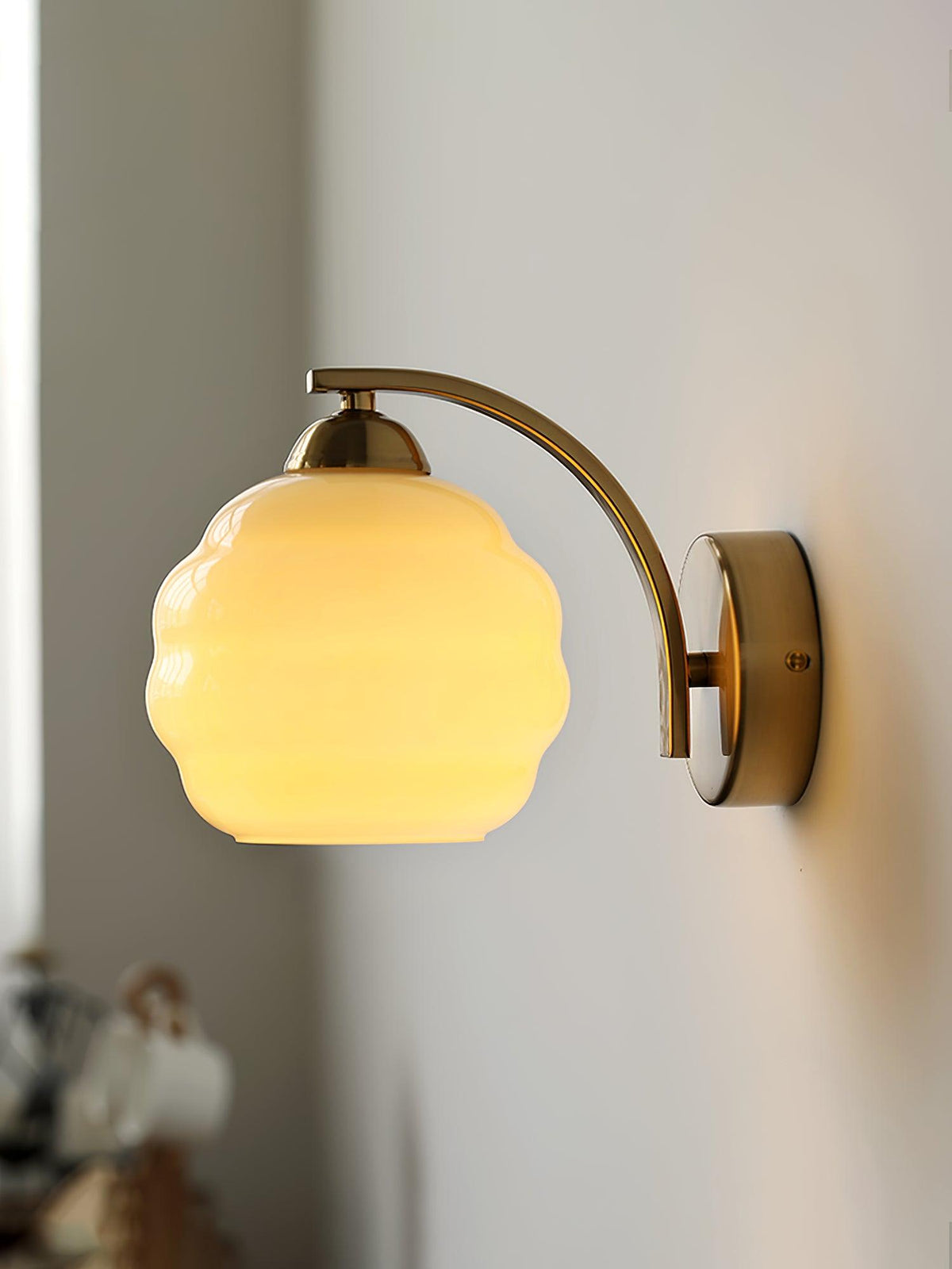 Aplique de pared Art Deco con globo de vidrio ondulado 1 luz