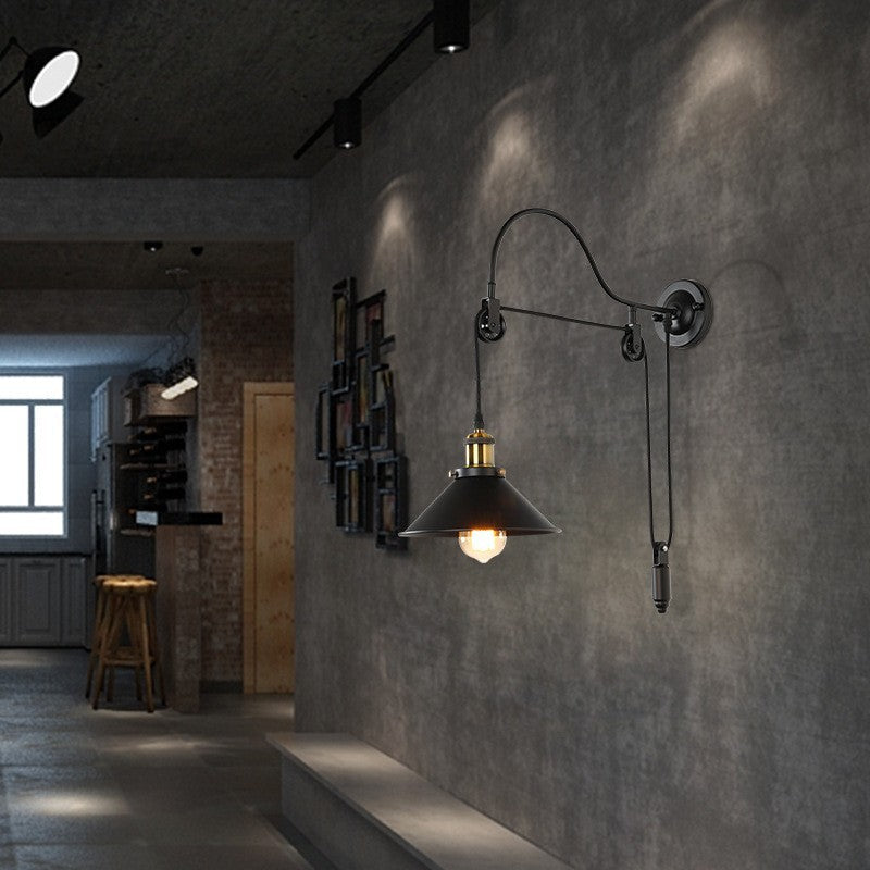 Applique da parete retrò industriale in ferro battuto con carrucola a 1 luce