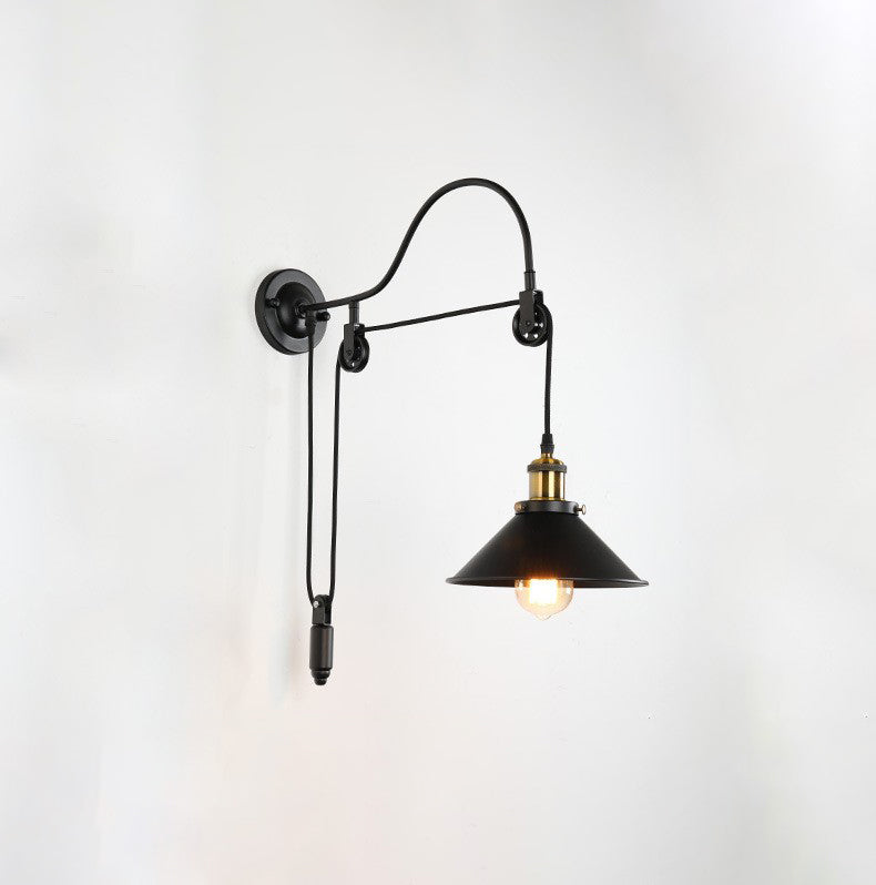 Applique da parete retrò industriale in ferro battuto con carrucola a 1 luce