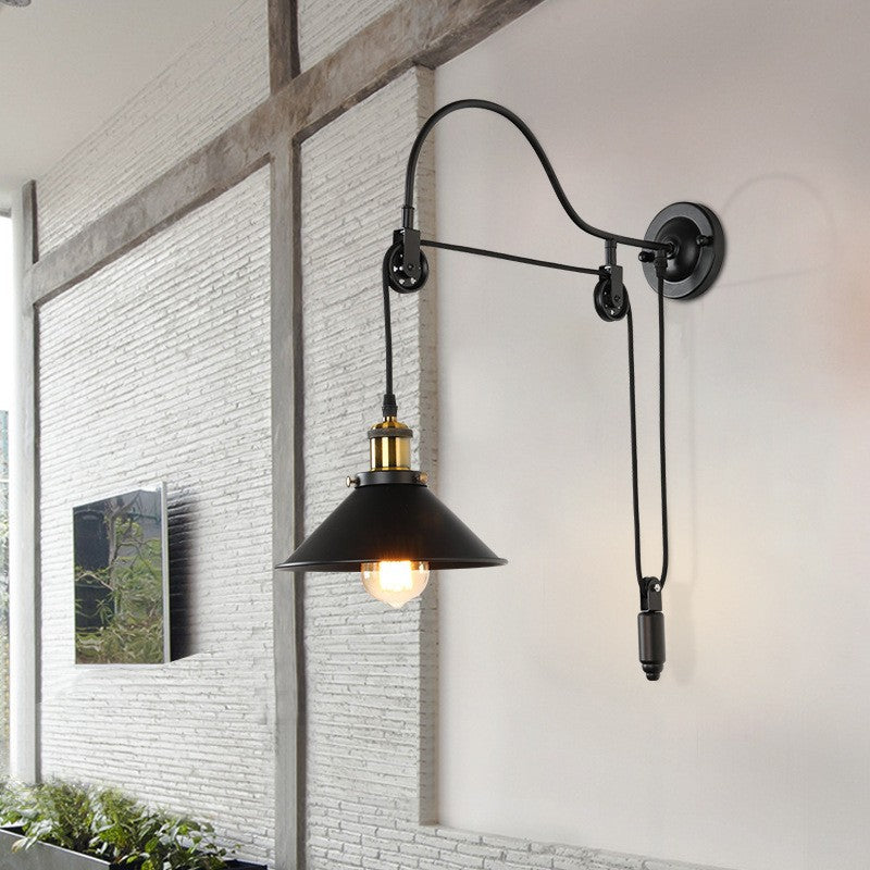 Applique da parete retrò industriale in ferro battuto con carrucola a 1 luce