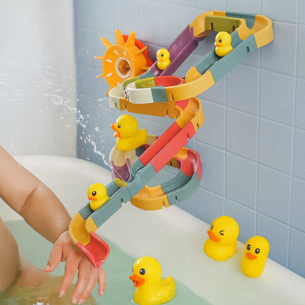 Juego de tobogán acuático para niños en la hora del baño