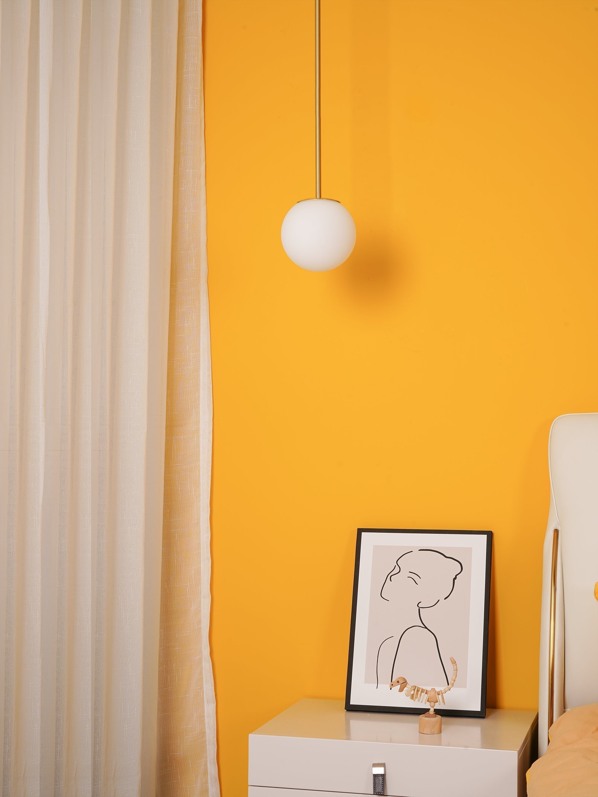 Lámpara colgante minimalista de globo de vidrio y latón 1 luz