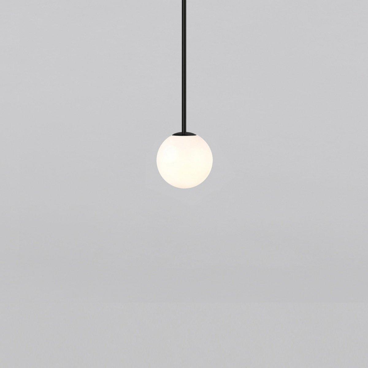 Lámpara colgante minimalista de globo de vidrio y latón 1 luz