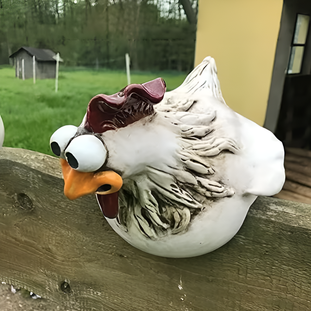 Adornos de cerca con gallos caprichosos
