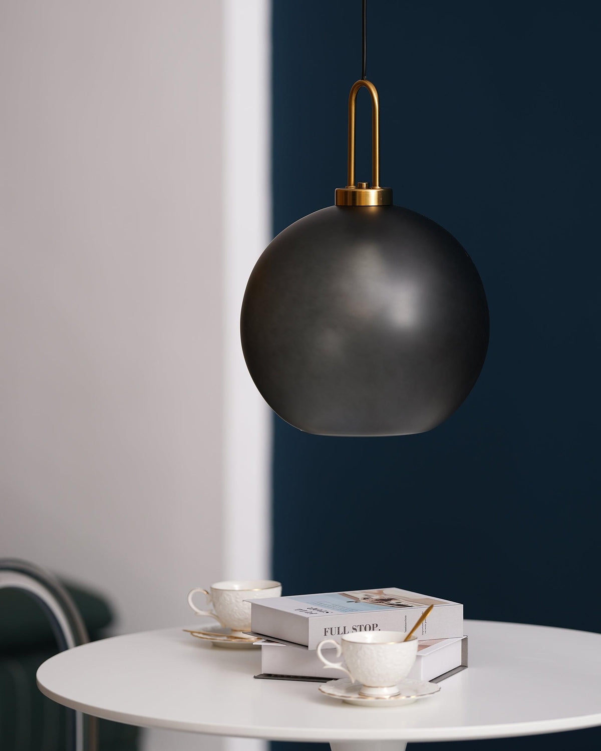 Lampadario moderno cilindrico in vetro e ottone a 1 luce