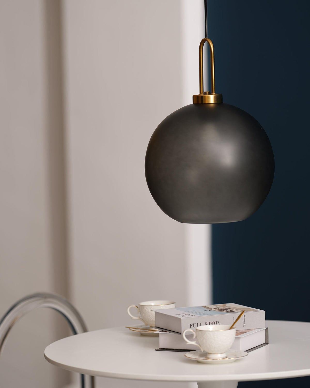 Lampadario moderno cilindrico in vetro e ottone a 1 luce