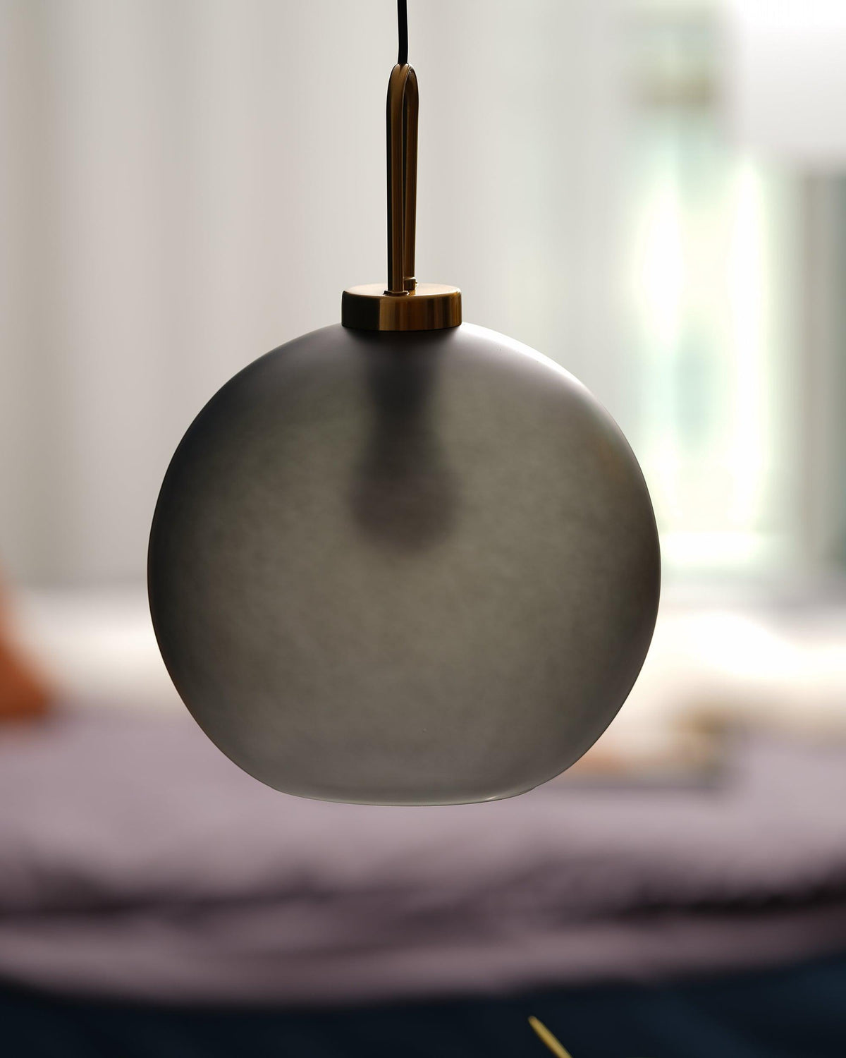 Lampadario moderno cilindrico in vetro e ottone a 1 luce