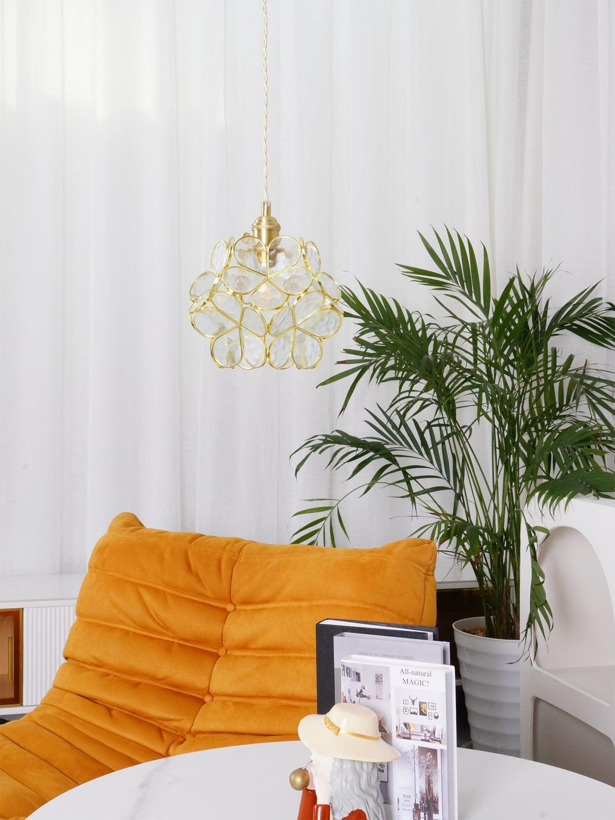 Lampadario vintage in ottone con globo in vetro floreale a 1 luce