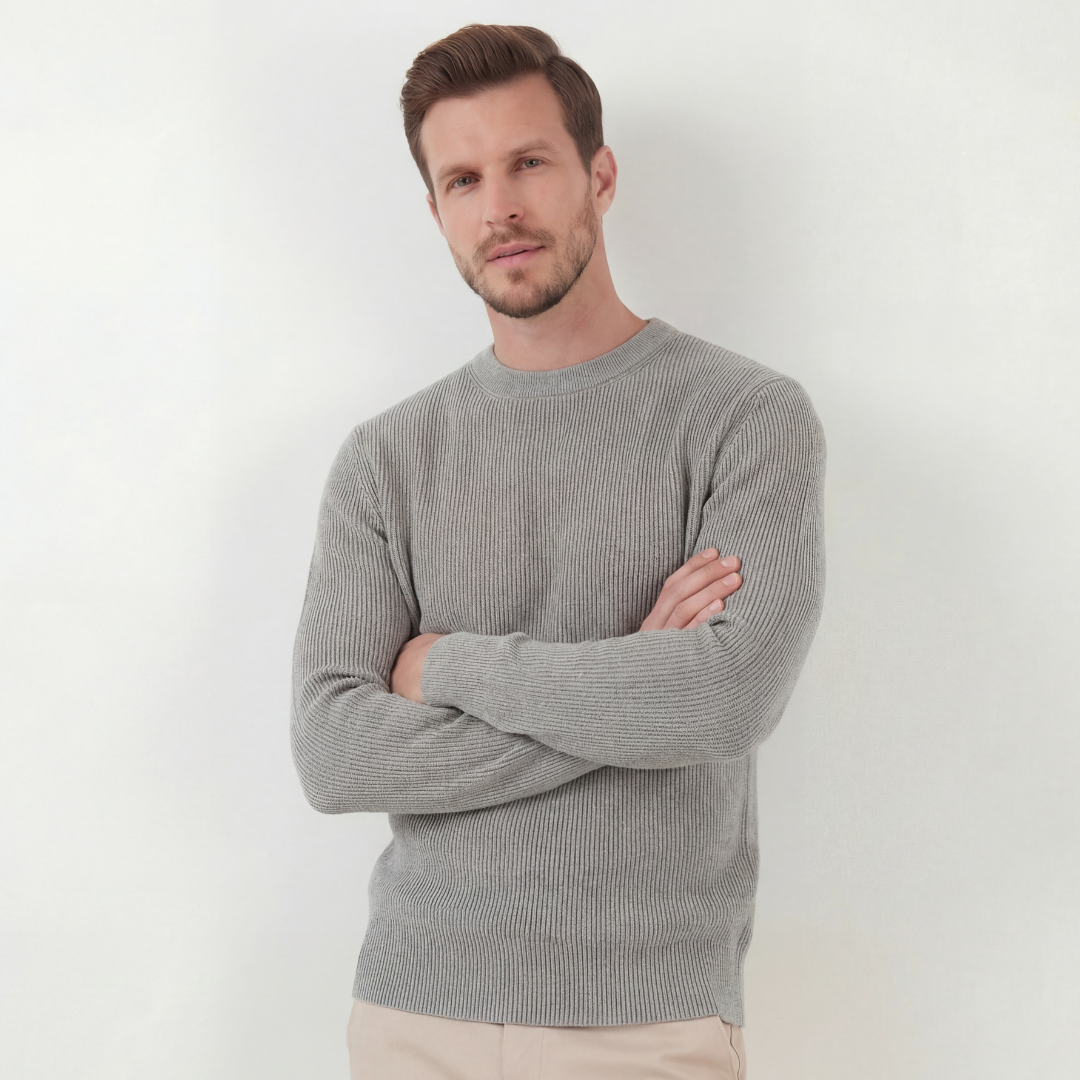 Suéter gris jaspeado con canalé