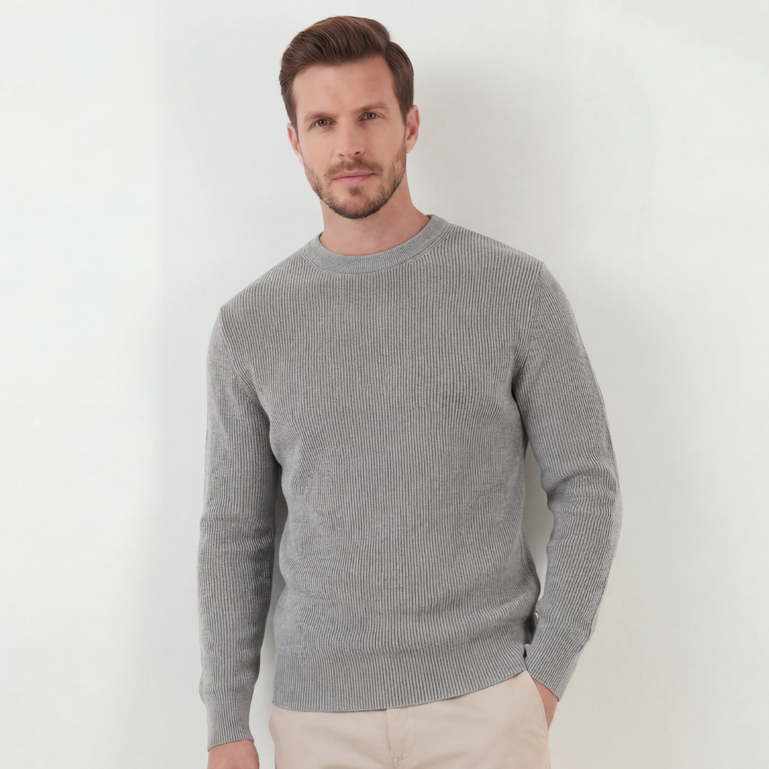 Suéter gris jaspeado con canalé