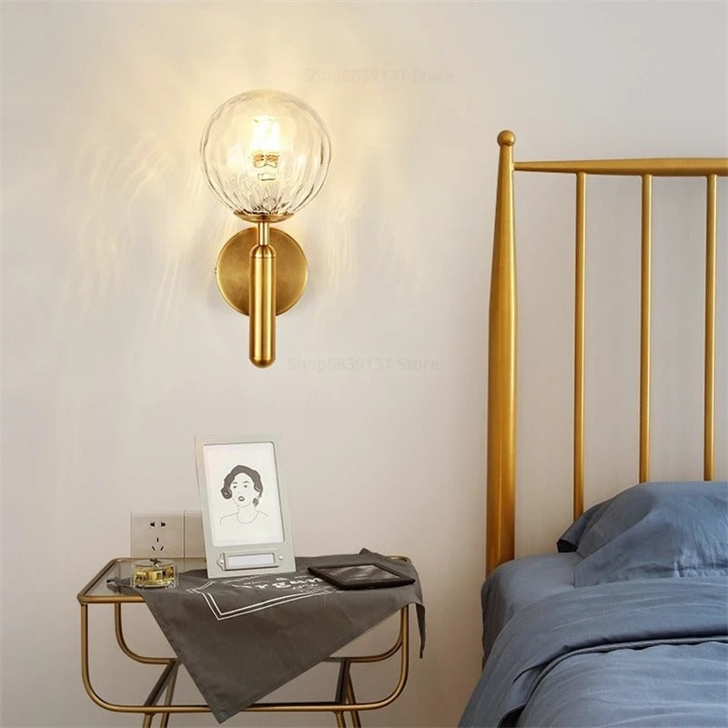 Aplique de pared nórdico de latón con globo de vidrio LED de 1 luz