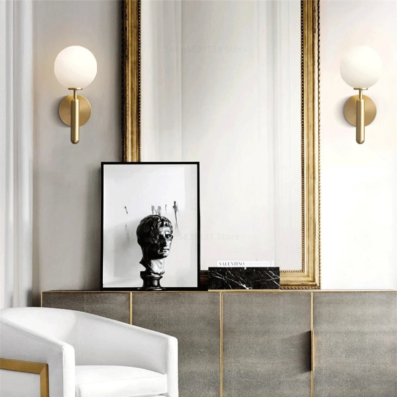 Aplique de pared nórdico de latón con globo de vidrio LED de 1 luz