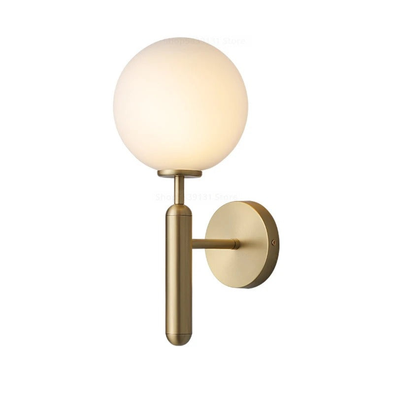 Aplique de pared nórdico de latón con globo de vidrio LED de 1 luz