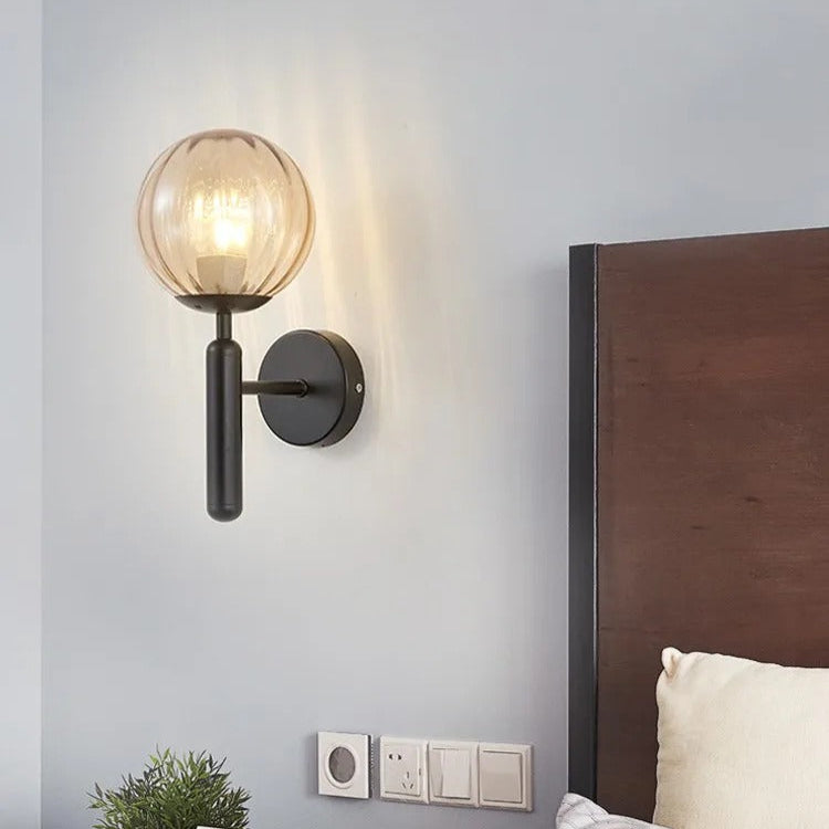 Aplique de pared nórdico de latón con globo de vidrio LED de 1 luz