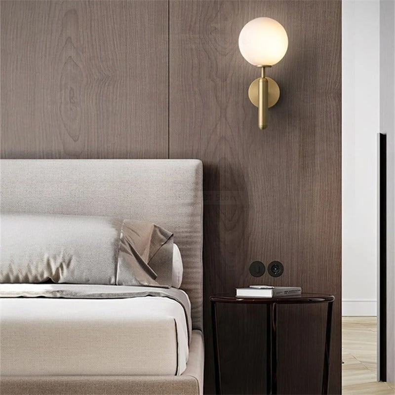 Aplique de pared nórdico de latón con globo de vidrio LED de 1 luz
