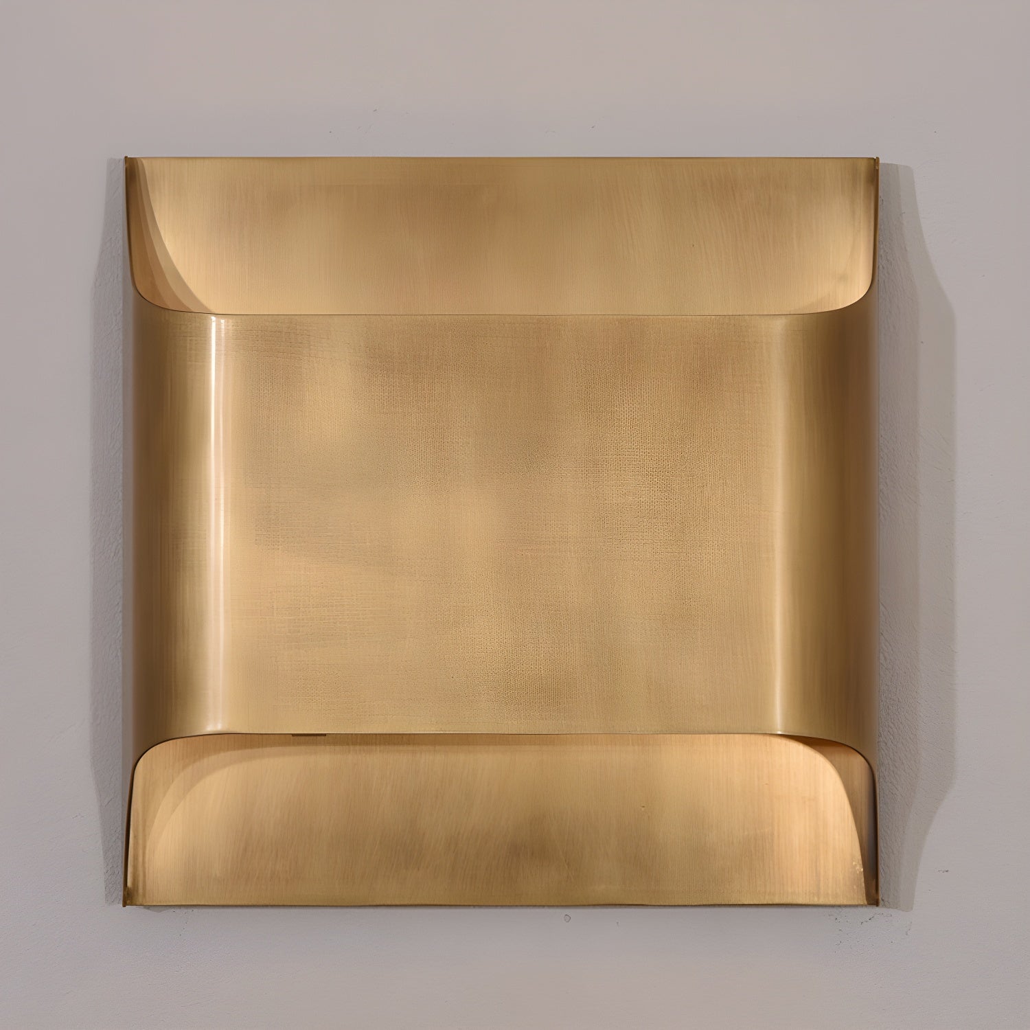 Applique da parete moderna curva in ottone con LED a 1 luce