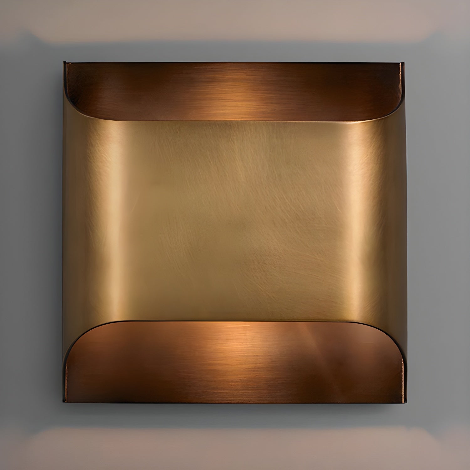 Applique da parete moderna curva in ottone con LED a 1 luce