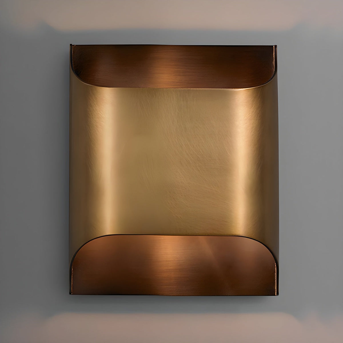 Applique da parete moderna curva in ottone con LED a 1 luce