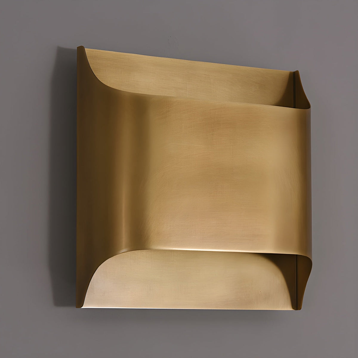 Applique da parete moderna curva in ottone con LED a 1 luce