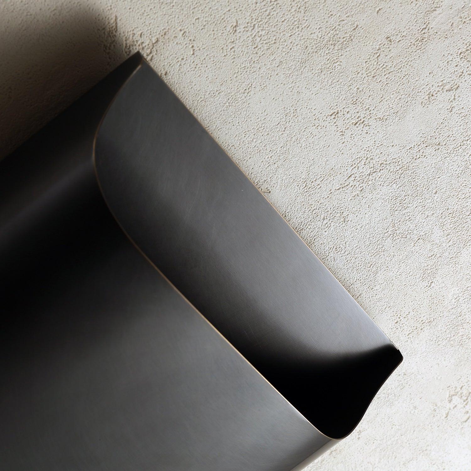 Applique da parete moderna curva in ottone con LED a 1 luce