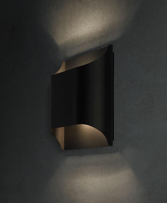 Applique da parete moderna curva in ottone con LED a 1 luce