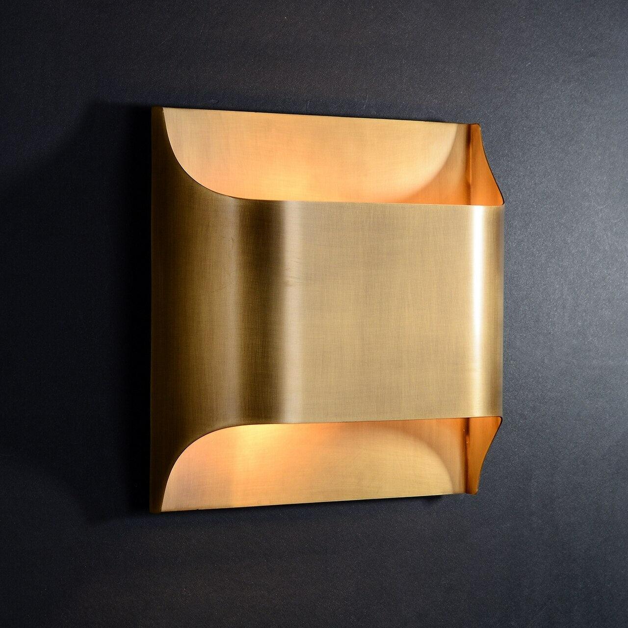Applique da parete moderna curva in ottone con LED a 1 luce