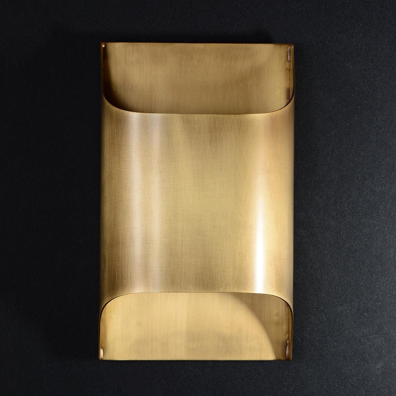 Applique da parete moderna curva in ottone con LED a 1 luce