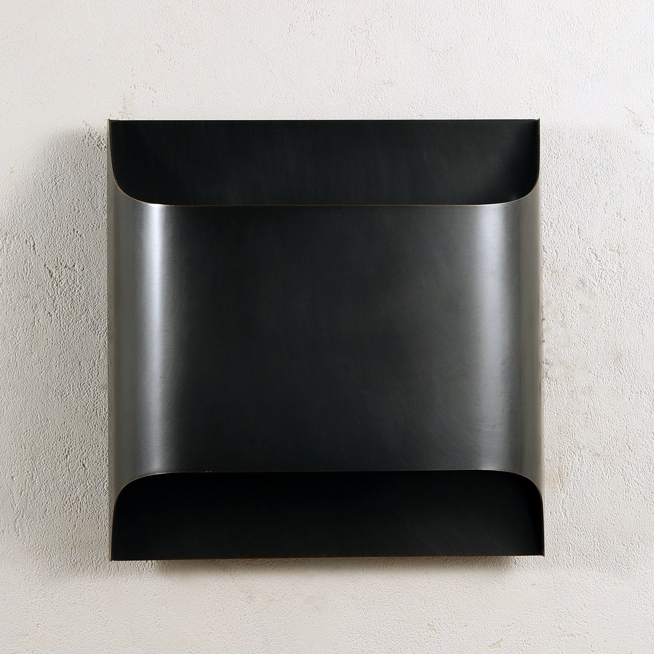 Applique da parete moderna curva in ottone con LED a 1 luce