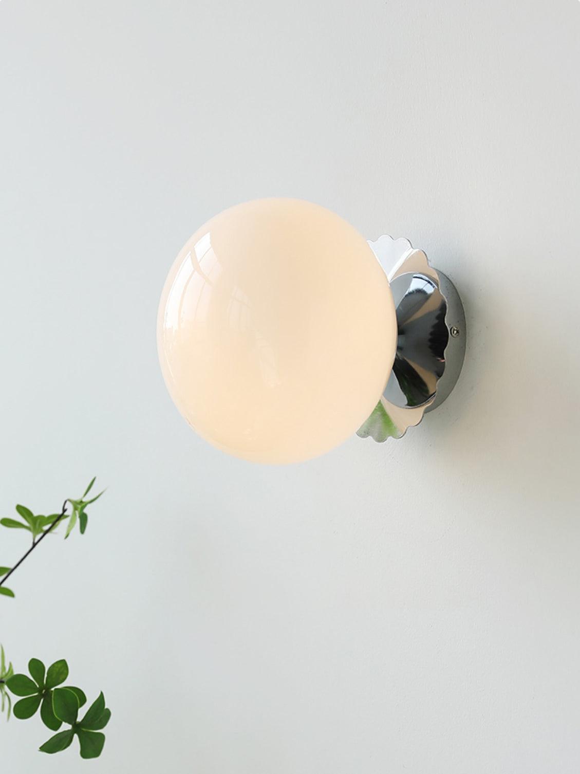 Vintage messing bolvormige glazen wandlamp 1-licht