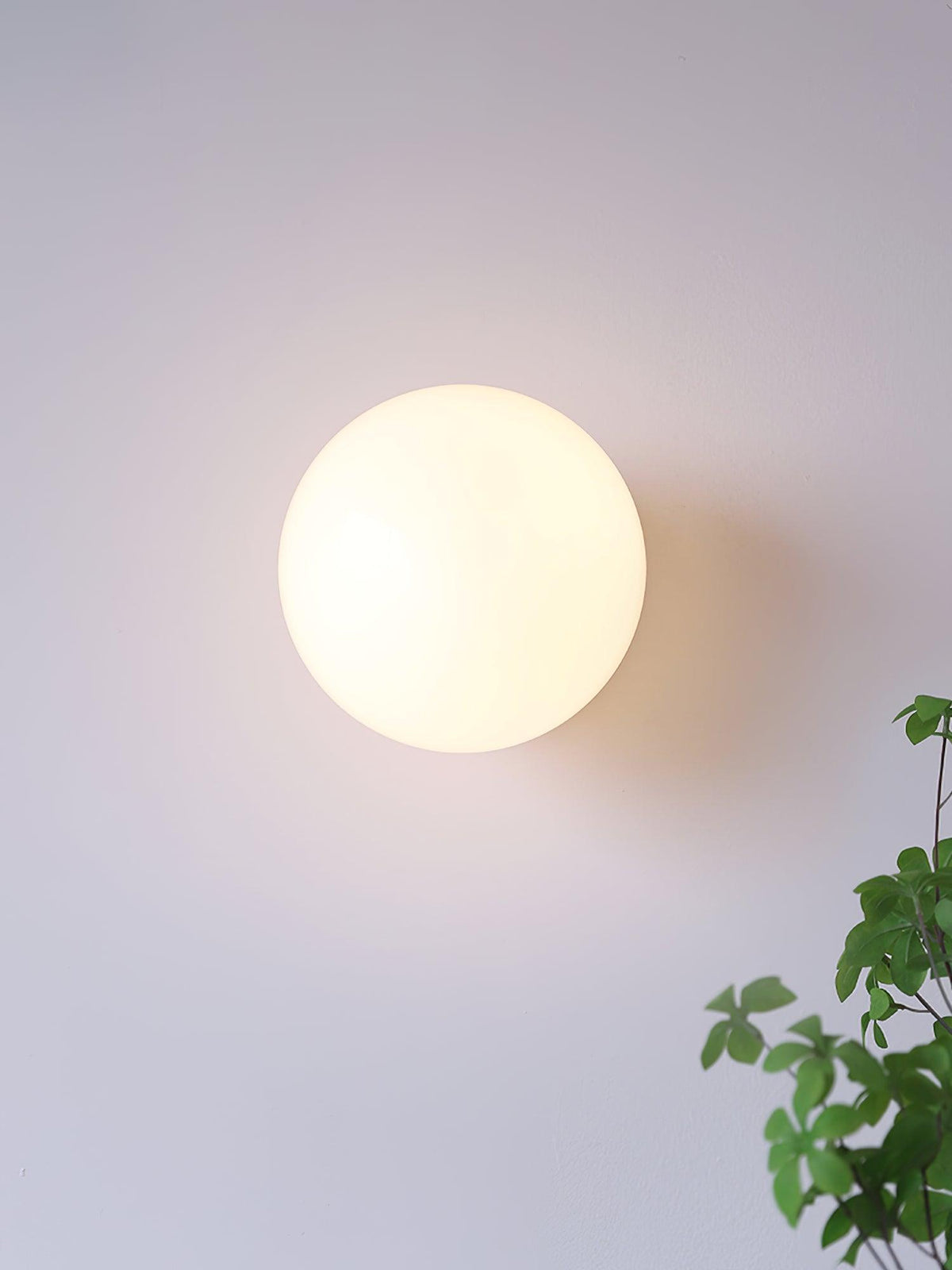 Vintage messing bolvormige glazen wandlamp 1-licht