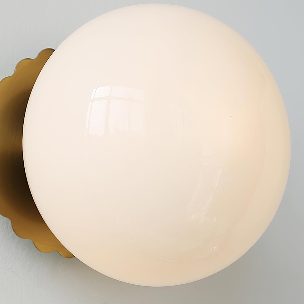Vintage messing bolvormige glazen wandlamp 1-licht