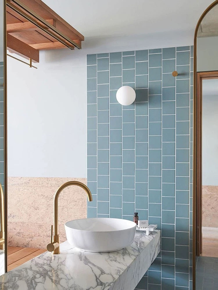 Applique da parete LED moderna con globo in vetro satinato 1 luce