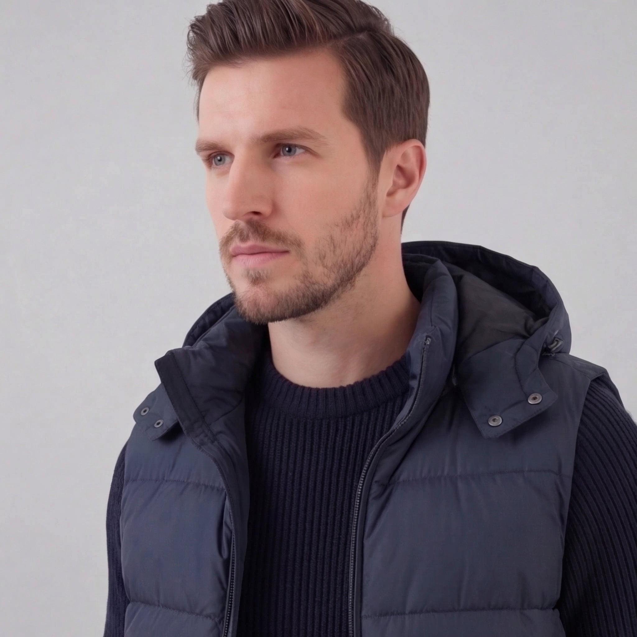 Gilet imbottito con cappuccio da uomo