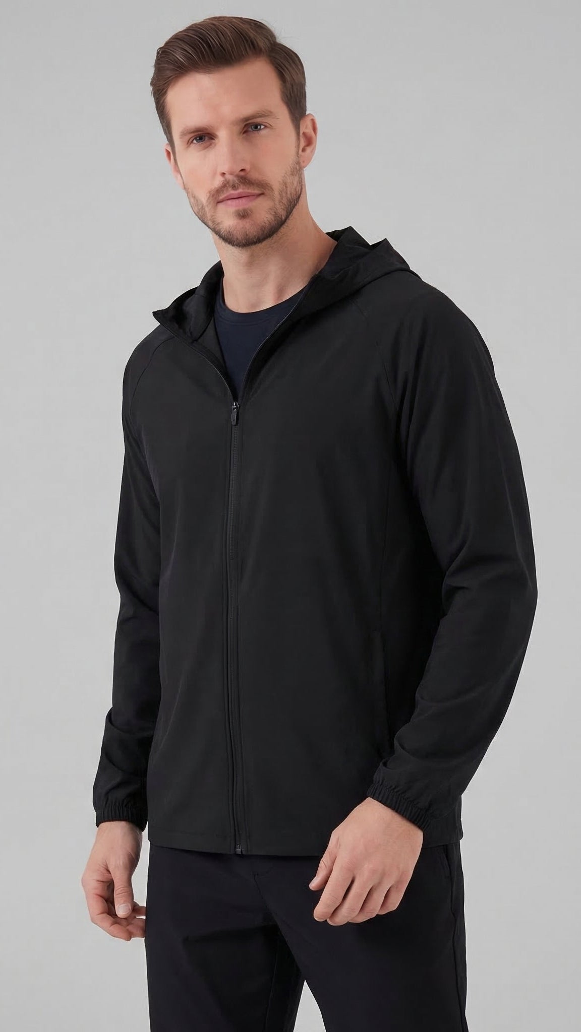 Chaqueta técnica con capucha para hombre