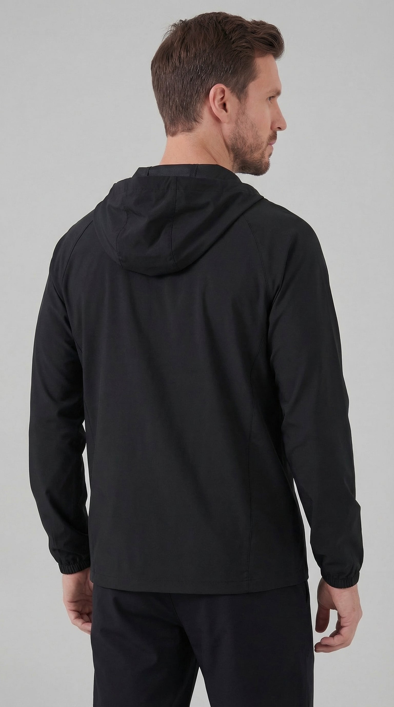 Chaqueta técnica con capucha para hombre