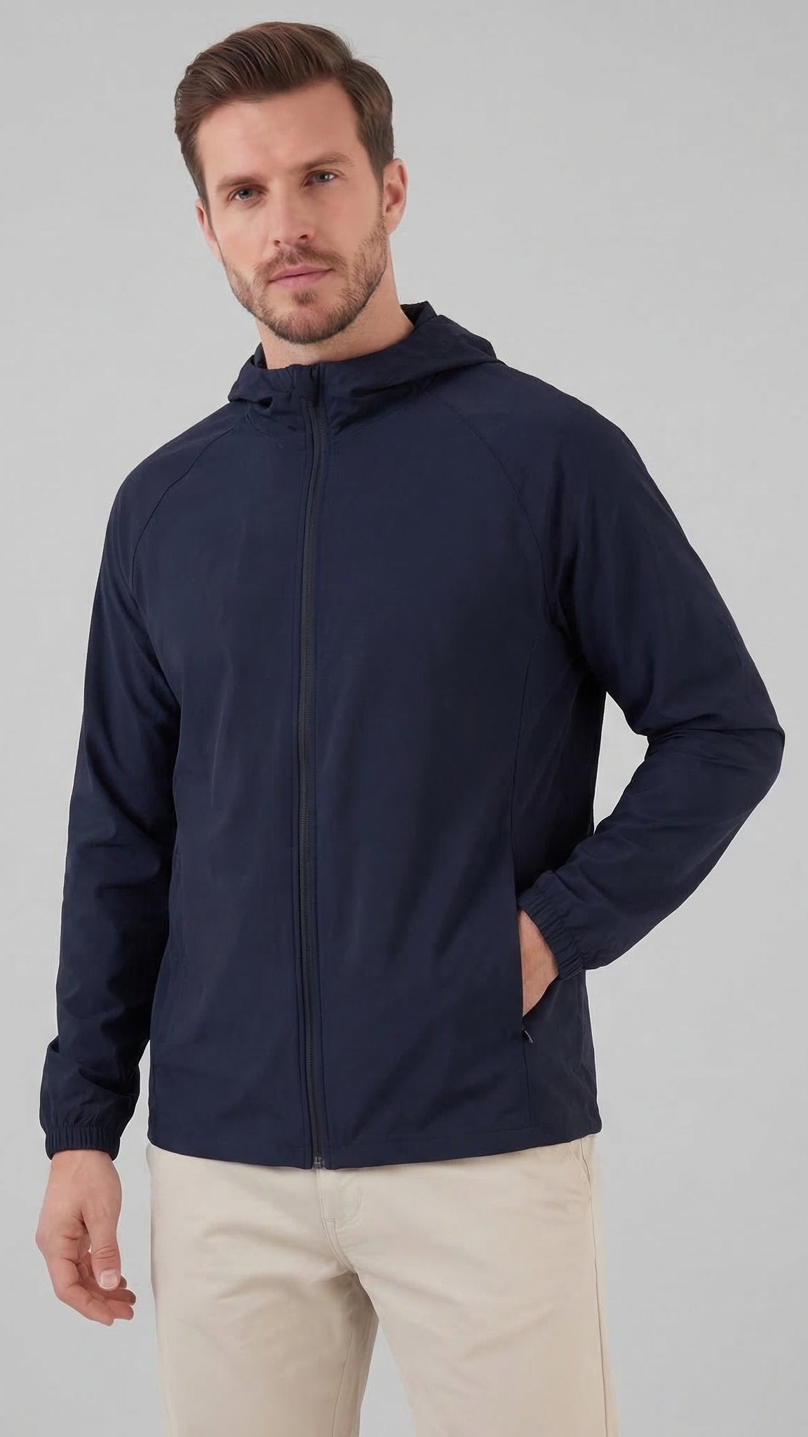 Chaqueta técnica con capucha para hombre