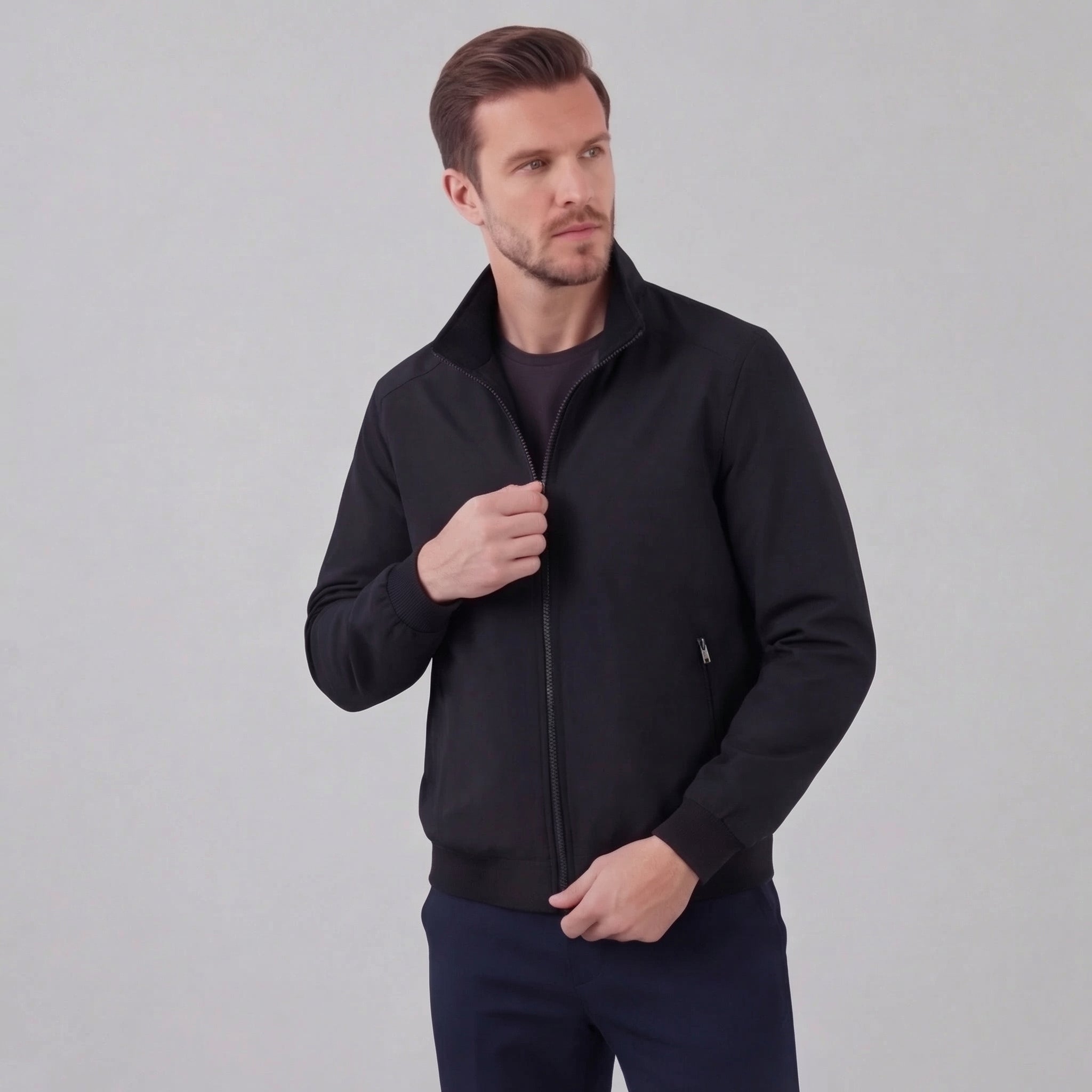 Chaqueta cortaviento con cuello alto para hombre
