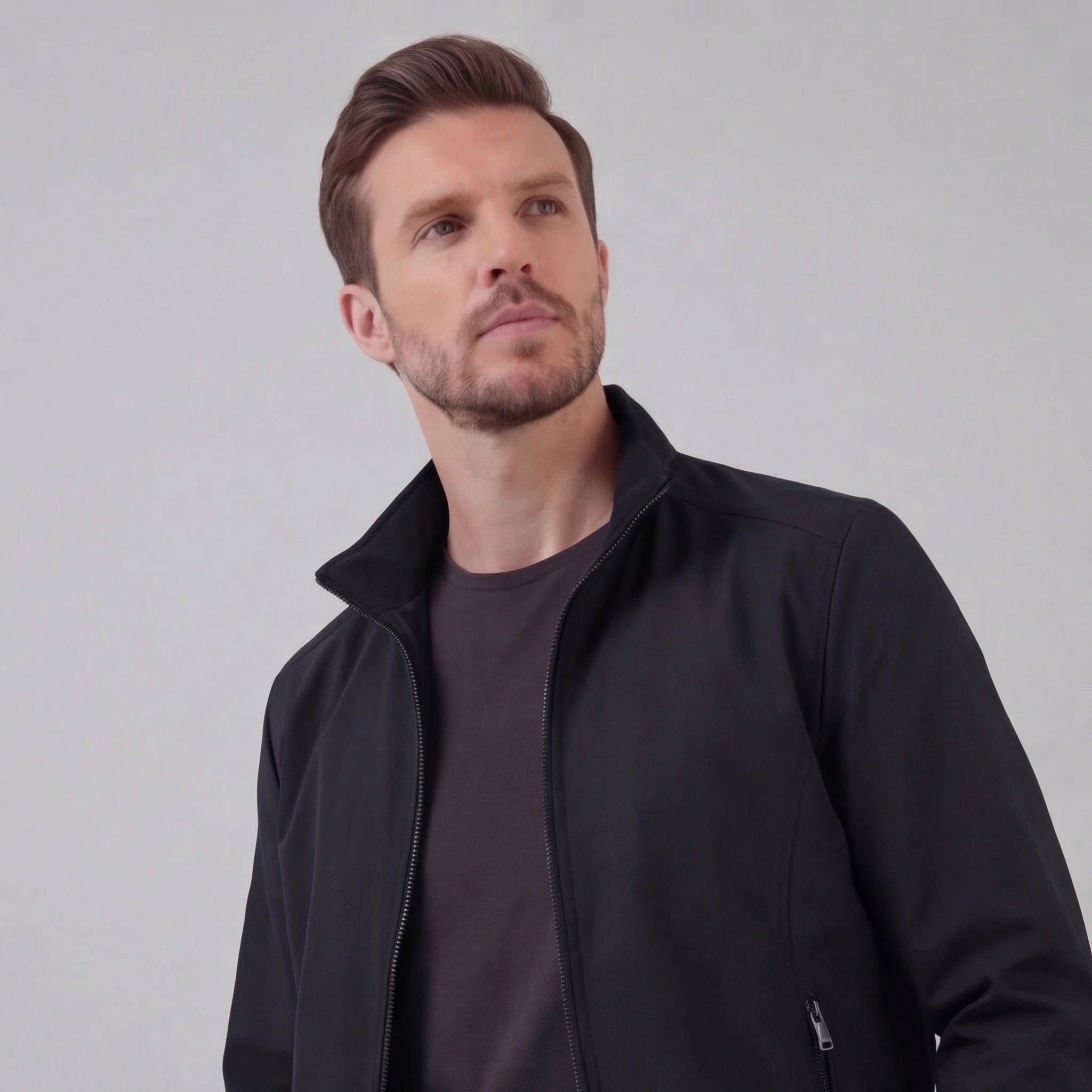 Chaqueta cortaviento con cuello alto para hombre