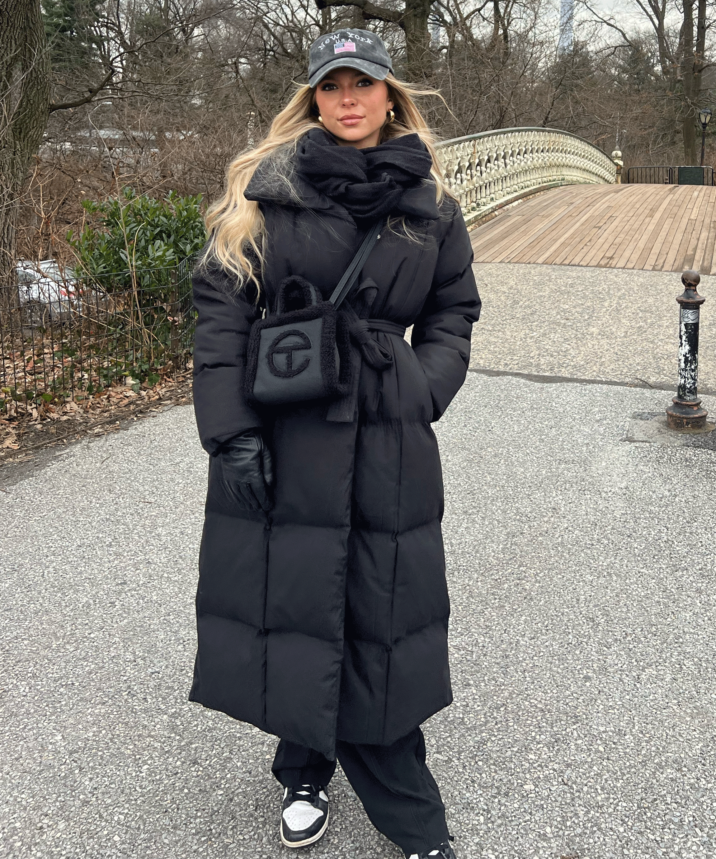 Piumino lungo da donna | Giacca invernale nera maxi con cintura
